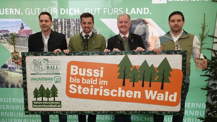 Ballorganisator Raffael Fux, Bauernbund-Direktor Bernd Brodtrager, Waldverbandsobmann Paul Lang ...