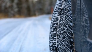 Schleudern auf glatter Fahrbahn als Videohit im Internet.