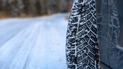 Schleudern auf glatter Fahrbahn als Videohit im Internet.
