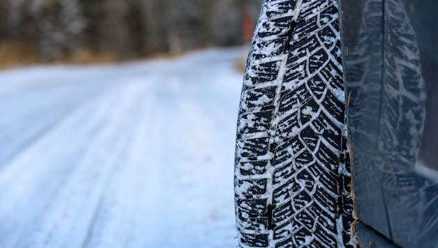 Schleudern auf glatter Fahrbahn als Videohit im Internet.