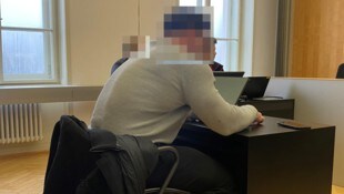 Der 29-jährige Angeklagte kam mit einer Geldbuße davon und bleibt unbescholten.
