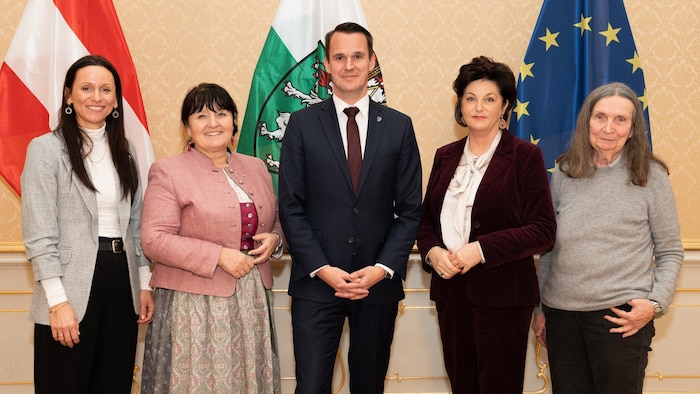 Eva Egger-Schinnerl, Manuela Khom, Stefan Hermann, Petra Pieber und Ilse Schmid (von links) bei ...