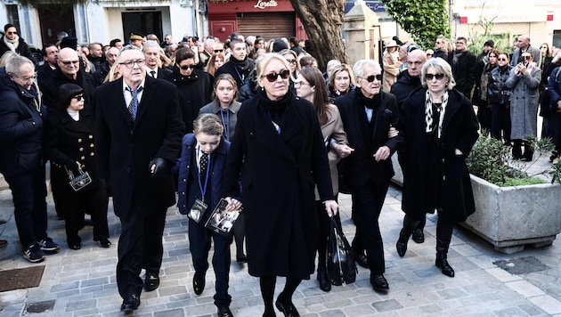 Brigitte Bardots Familie führte die Prozession durch Saint-Tropez an. Die Filmikone wurde am ...