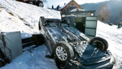 Das Auto ist erheblich beschädigt worden. 