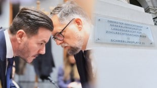 René Benko bei einem der zwei erstgerichtlich abgeschlossenen Prozessen mit Verteidiger Norbert ...