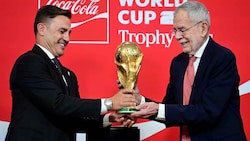 Fabio Cannavaro (li.) und Bundespräsident Alexander van der Bellen enthüllten am ...