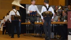 Ein Saal voller „Buabe“ in Imst.