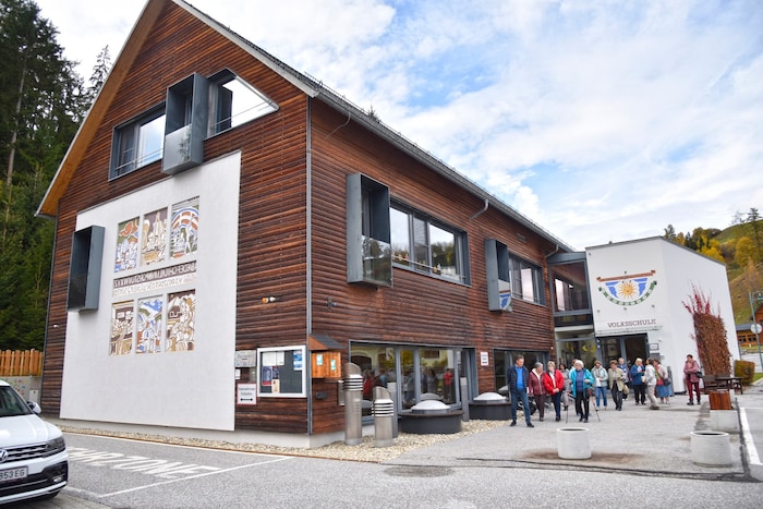 Es gibt wieder eine eigene Volksschule im Ort.