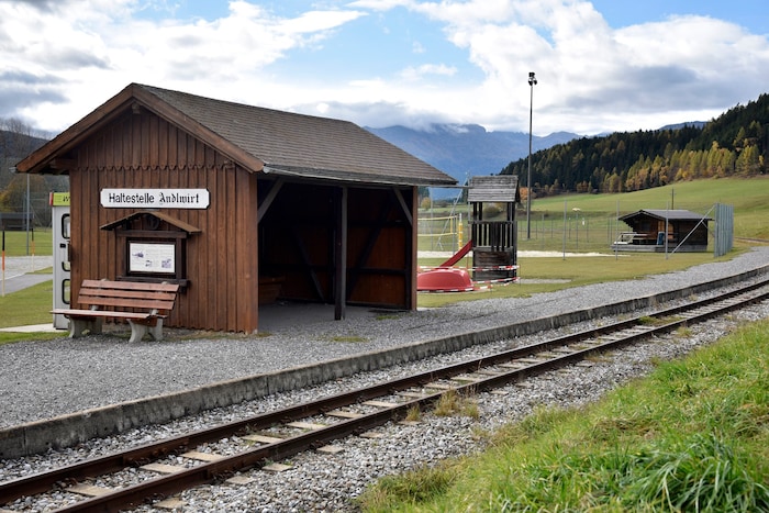 Die eigene Haltestelle an der Taurachbahn