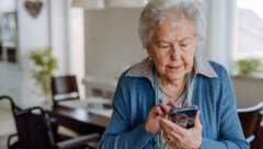 Nicht nur gutgläubige und ältere Menschen fallen auf Trickbetrüger hinein.