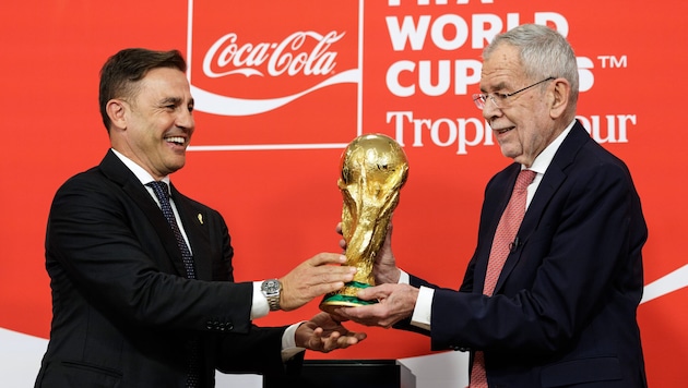 Fabio Cannavaro, der 2006 Italien zum WM-Titel führte, und Bundespräsident Alexander van der ...