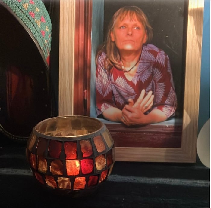 Die Kulturvermittlerin ist im Grenzgebiet zwischen Mali und Niger gefangen.