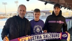 Rohrmoser flankiert von Sportchef Kirchler (li.) und Obmann Rettenbacher