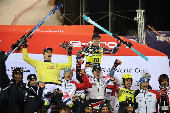 Clement Noel (l.) bejubelt den Sieg in Madonna.