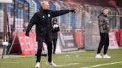 Admira-Trainer Thomas Silberberger schüttelt den Kopf.