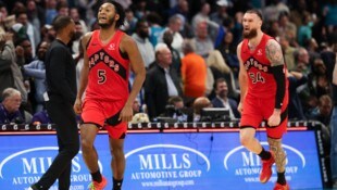 Immanuel Quickley (li.) ließ die Raptors jubeln.