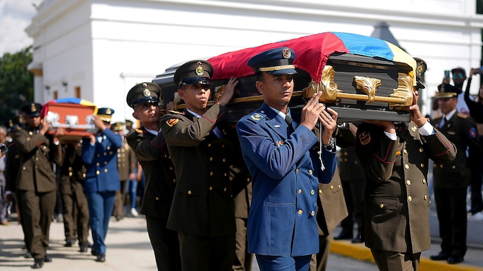 Innenminister Diosdado Caballo spricht von einem „schrecklichen Angriff auf unser Land“. Das ...