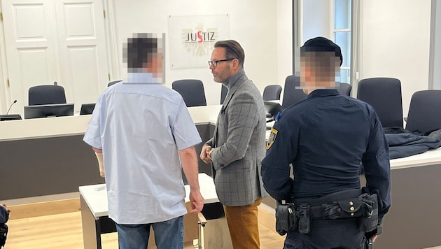 Der Angeklagte und sein Anwalt Andreas Mauhart.