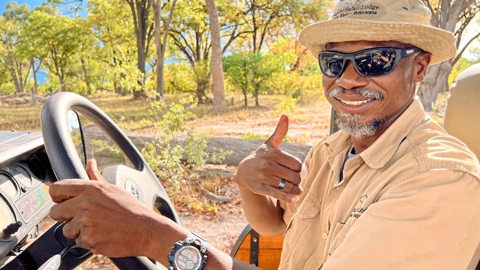 Wildhüter Gibson, ein Profi im Erkennen von Fährten.