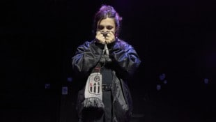 Kraftvolle Darstellerin: Gemma Vannuzzi als Jenny, eingefleischter Lask-Fan, in „Das Derby“, das ...