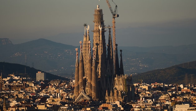 Die geplante Einweihung des Jesus-Turms der Sagrada Família an Antoni Gaudís 100. Todestag am ...