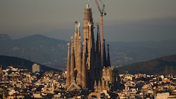 Die geplante Einweihung des Jesus-Turms der Sagrada Família an Antoni Gaudís 100. Todestag am ...