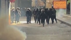 Schon bei den letzten Massenprotesten gingen die iranischen Sicherheitskräfte brutal gegen die ...