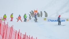 Viele Freiwillige helfen in Zauchensee mit, um am Donnerstag ein Training zu ermöglichen. 