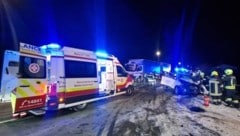 Schwerer Verkehrsunfall auf der B18 bei Wiesenfeld (St. Veit). Der Pkw-Lenker verstarb noch am ...