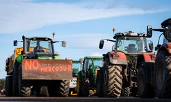 Katalanische Landwirte protestieren gegen die Unterzeichnung des Handelsabkommens.