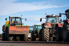 Katalanische Landwirte protestieren gegen die Unterzeichnung des Handelsabkommens.