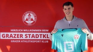 Der neue Goalie trägt das GAK-Trikot mit Stolz