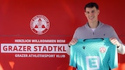 Der neue Goalie trägt das GAK-Trikot mit Stolz