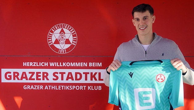 Der neue Goalie trägt das GAK-Trikot mit Stolz