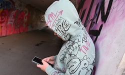 Der 14-Jährige sollte die Taten mit dem Handy mitfilmen.