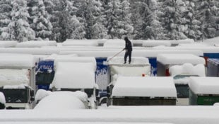 Auch Lkw-Fahrer leiden unter der winterlichen Kälte, ihre Kabinen müssen beheizbar sein.