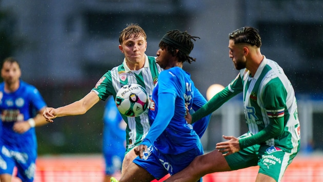 Evan Eghosa Aisowieren (M.) wechselt vom FAC zur SV Ried.