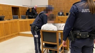 Der 18-Jährige saß nicht zum ersten Mal im Gerichtssaal – erst im vergangenen Frühjahr war er ...