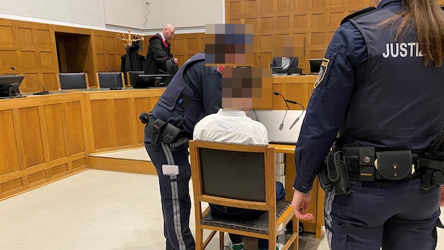 Der 18-Jährige saß nicht zum ersten Mal im Gerichtssaal – erst im vergangenen Frühjahr war er ...