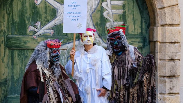 Protest gegen Rassismus und Sexismus: Omas gegen Rechts