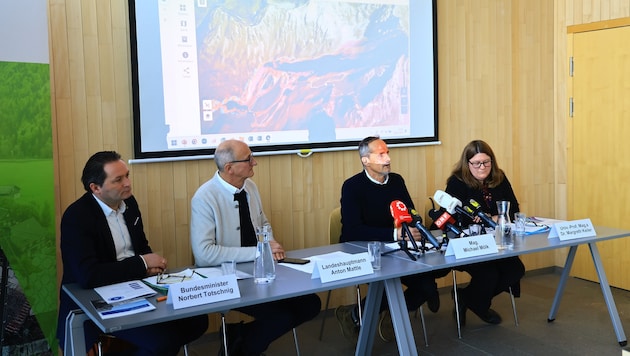 Minister Totschnig, LH Mattle, Michael Mölk und Margreth Keiler von der Uni Innsbruck (von ...