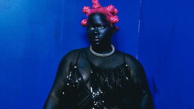 „Kamerunerin zu sein ist einfach ein Flex“: Rapperin Uzi Freyja setzt nicht nur musikalisch, ...