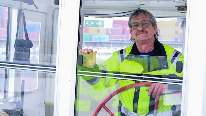 Kapitän Manfred Freiseder hat jahrelange Eisbrecher-Erfahrung.