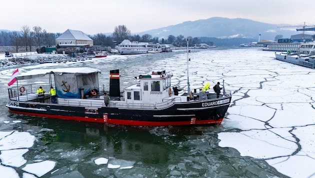 Das Schiff kann bis zu 15 Zentimeter dickes Eis brechen.