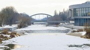 Auch die Traisen beim Regierungsviertel in St. Pölten zeigt sich derzeit tief winterlich.