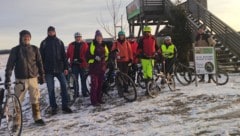 Zunächst ging es mit dem Rad auf das Protest-Podest gegen die S 34 in Nadelbach, dann wurden die ...