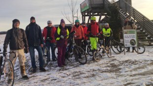 Zunächst ging es mit dem Rad auf das Protest-Podest gegen die S 34 in Nadelbach, dann wurden die ...