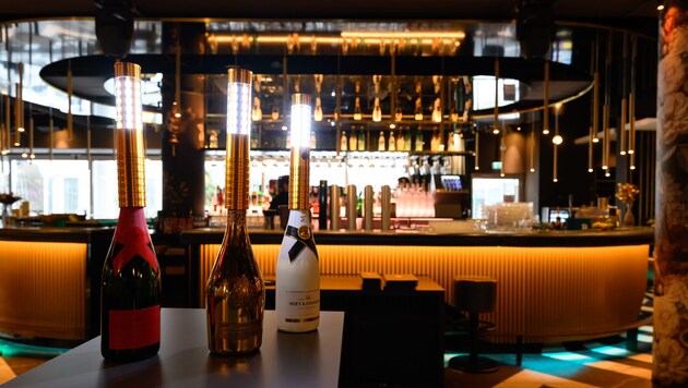 Im Linzer Szene-Lokal Le Jardin gibt es beim Kauf von Champagnerflaschen ab sofort keine ...