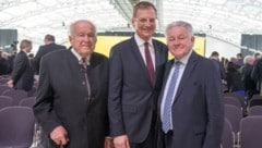 Seine beiden Nachfolger Josef Pühringer (re.) und Thomas Stelzer (M.) werden am Requiem von ...