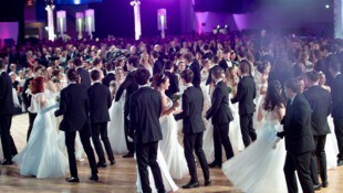 Die Eröffnung ist heuer inspiriert vom Kinofilm „Black Swan“ und dem Klassiker „Schwanensee“